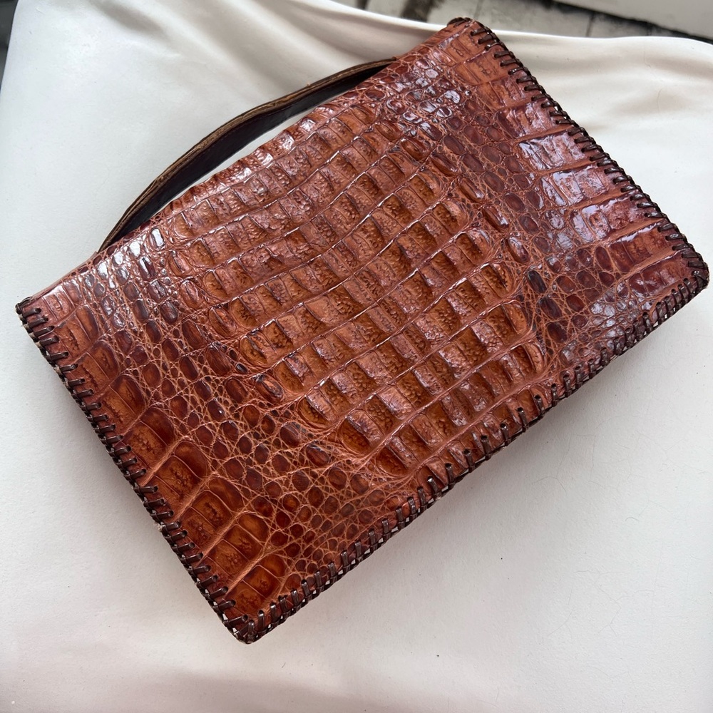 Vintage 1940s authentic alligator clutch purse